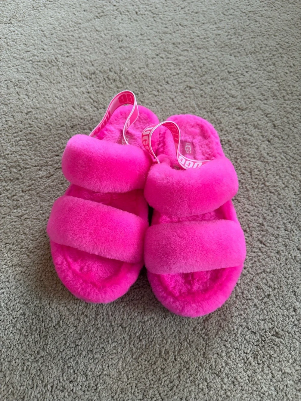 UGG Fluffy Sandal/Slipper - Hot Pink